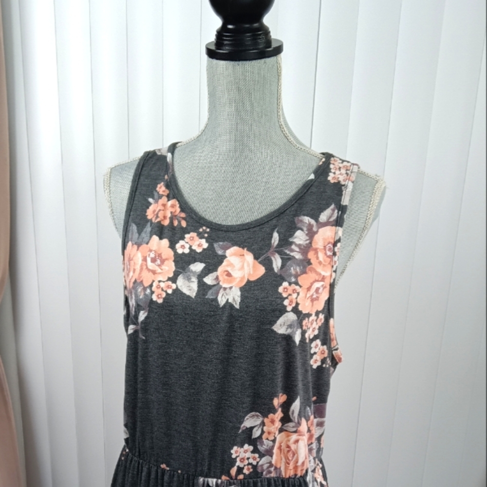 Egy Womens Dress. - Picture 4 of 11